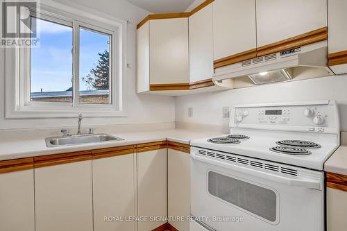 20 Chatfield Drive, Toronto, ON - Indoor Photo Showing Kitchen