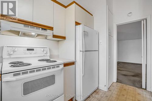 20 Chatfield Drive, Toronto, ON - Indoor Photo Showing Kitchen