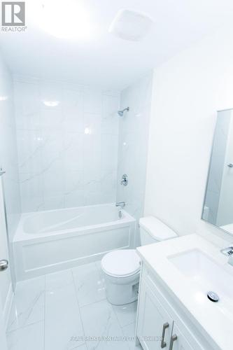 659 Shakespeare Avenue, Oshawa, ON - Indoor Photo Showing Bathroom