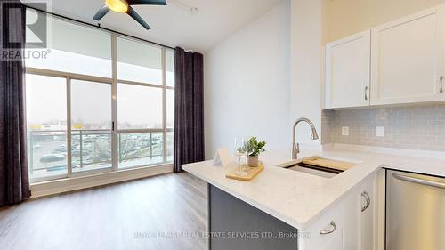 404 - 1600 Keele Street, Toronto, ON - Indoor Photo Showing Kitchen