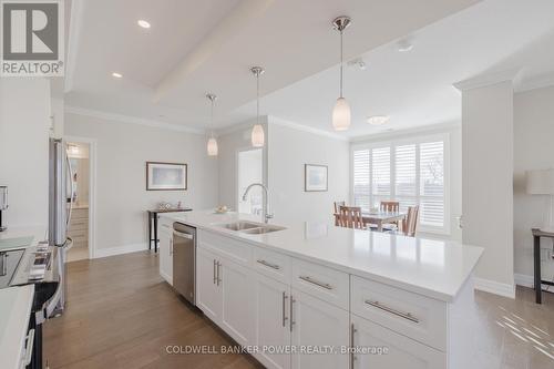 404 - 460 Callaway Road, London, ON - Indoor Photo Showing Kitchen With Double Sink With Upgraded Kitchen