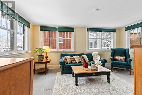 1006 Waterloo Street, London, ON - Indoor Photo Showing Living Room