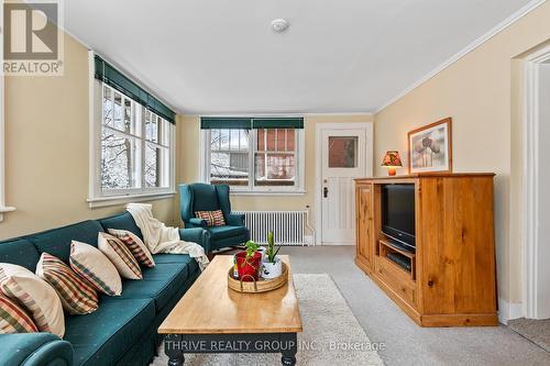 1006 Waterloo Street, London, ON - Indoor Photo Showing Living Room