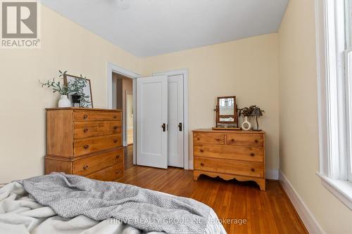 1006 Waterloo Street, London, ON - Indoor Photo Showing Bedroom