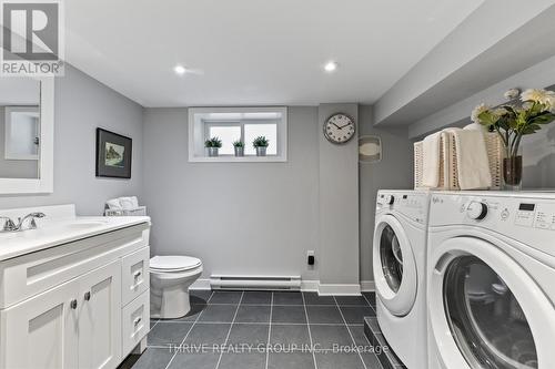 1006 Waterloo Street, London, ON - Indoor Photo Showing Laundry Room