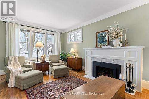 1006 Waterloo Street, London, ON - Indoor Photo Showing Living Room With Fireplace