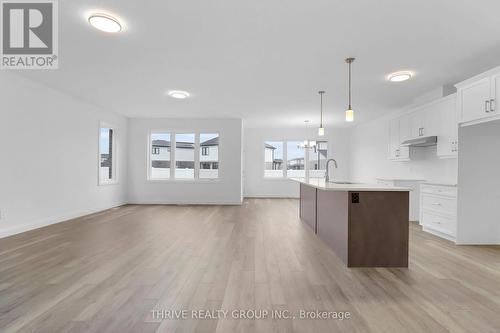 2350 Jordan Boulevard, London, ON - Indoor Photo Showing Kitchen