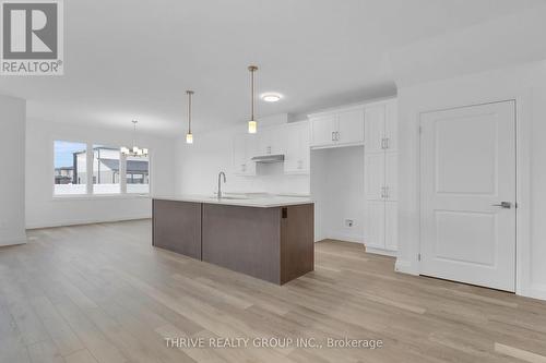 2350 Jordan Boulevard, London, ON - Indoor Photo Showing Kitchen