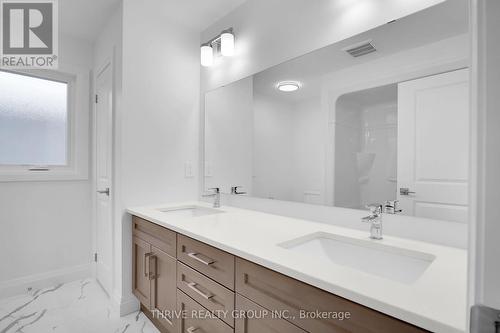 2350 Jordan Boulevard, London, ON - Indoor Photo Showing Bathroom