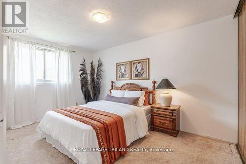 35 Caprice Crescent, London, ON - Indoor Photo Showing Bedroom