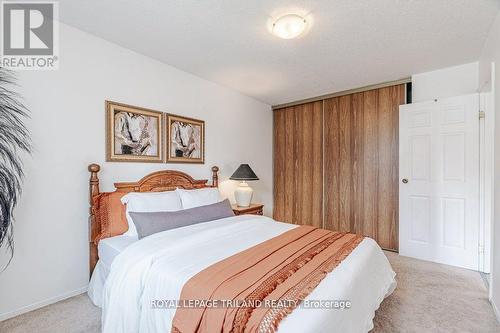 35 Caprice Crescent, London, ON - Indoor Photo Showing Bedroom