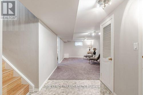 35 Caprice Crescent, London, ON - Indoor Photo Showing Other Room