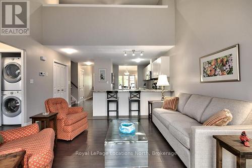 105 Empire Lane, Meaford, ON - Indoor Photo Showing Living Room