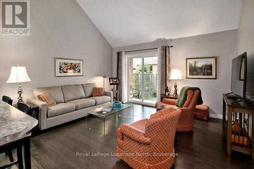 105 Empire Lane, Meaford, ON - Indoor Photo Showing Living Room