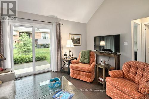 105 Empire Lane, Meaford, ON - Indoor Photo Showing Living Room