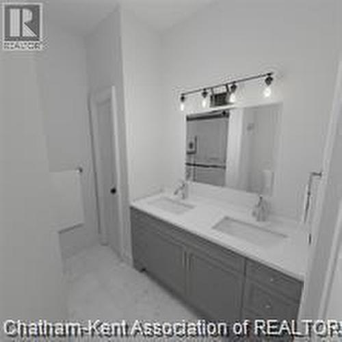 51 Demall Drive, Dresden, ON - Indoor Photo Showing Bathroom