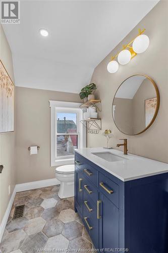 28 Road 9 West, Kingsville, ON - Indoor Photo Showing Bathroom