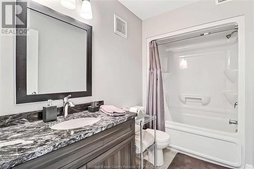 6020 Matchette Rd, Lasalle, ON - Indoor Photo Showing Bathroom