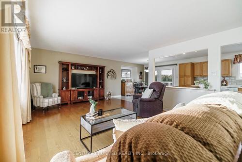 180 Wood Duck Drive, Otonabee-South Monaghan, ON - Indoor Photo Showing Living Room