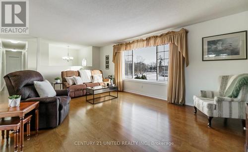 180 Wood Duck Drive, Otonabee-South Monaghan, ON - Indoor Photo Showing Living Room