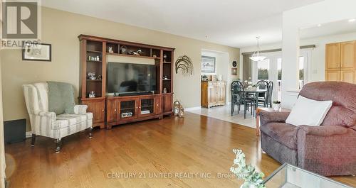 180 Wood Duck Drive, Otonabee-South Monaghan, ON - Indoor Photo Showing Living Room