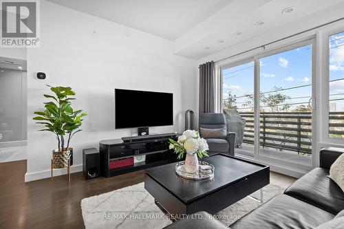 207 - 5025 Harvard Road, Mississauga, ON - Indoor Photo Showing Living Room