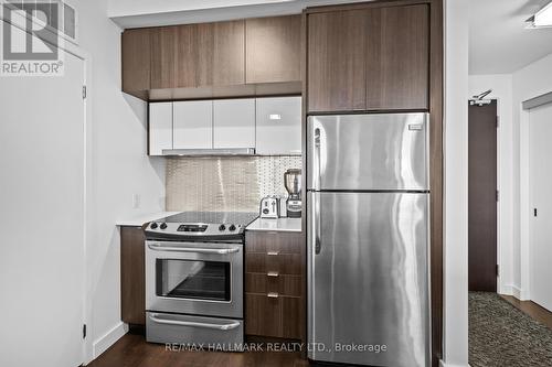 207 - 5025 Harvard Road, Mississauga, ON - Indoor Photo Showing Kitchen With Stainless Steel Kitchen