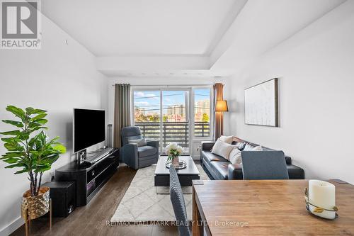 207 - 5025 Harvard Road, Mississauga, ON - Indoor Photo Showing Living Room