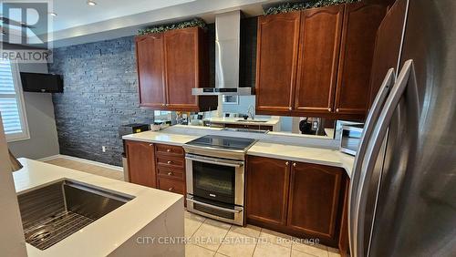 4972 Southampton Drive, Mississauga, ON - Indoor Photo Showing Kitchen