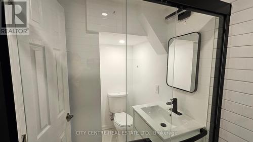 4972 Southampton Drive, Mississauga, ON - Indoor Photo Showing Bathroom