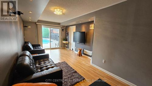 4972 Southampton Drive, Mississauga, ON - Indoor