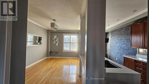 4972 Southampton Drive, Mississauga, ON - Indoor