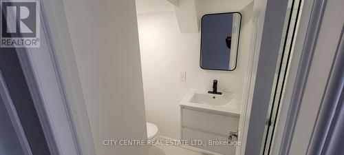 4972 Southampton Drive, Mississauga, ON - Indoor Photo Showing Bathroom