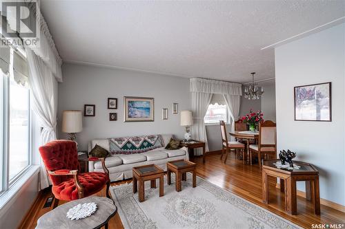 517 20Th Avenue E, Regina, SK - Indoor Photo Showing Living Room