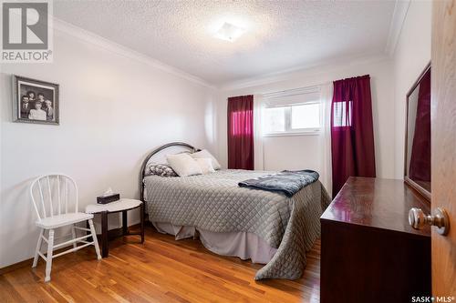 517 20Th Avenue E, Regina, SK - Indoor Photo Showing Bedroom