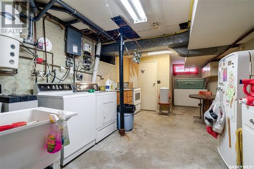 517 20Th Avenue E, Regina, SK - Indoor Photo Showing Laundry Room