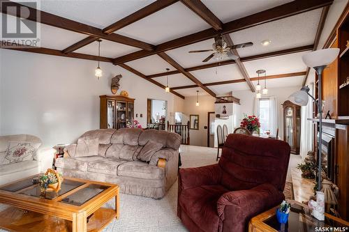 517 20Th Avenue E, Regina, SK - Indoor Photo Showing Living Room