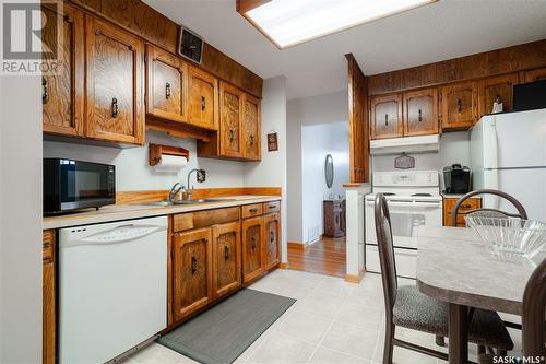 517 20Th Avenue E, Regina, SK - Indoor Photo Showing Kitchen With Double Sink