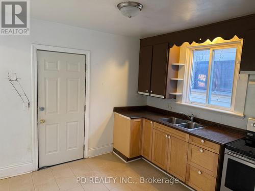 164 London Street N, Hamilton (Crown Point), ON - Indoor Photo Showing Kitchen With Double Sink