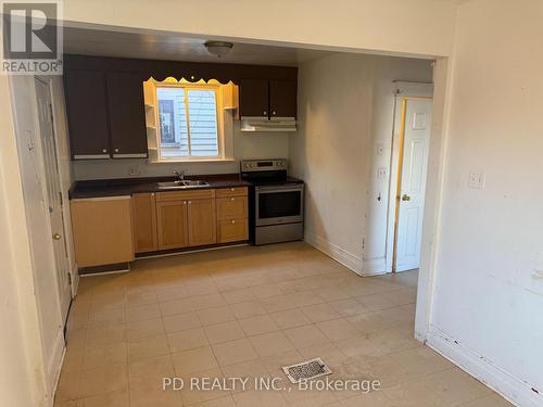 164 London Street N, Hamilton (Crown Point), ON - Indoor Photo Showing Kitchen With Double Sink