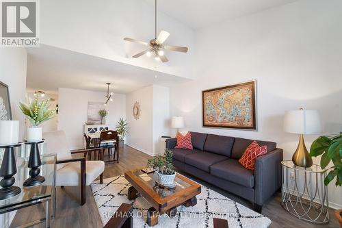 Ph6 - 158A Mcarthur Avenue, Ottawa, ON - Indoor Photo Showing Living Room