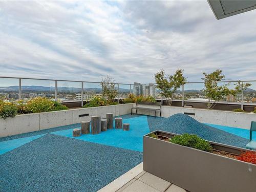 303-845 Johnson St, Victoria, BC - Outdoor With In Ground Pool