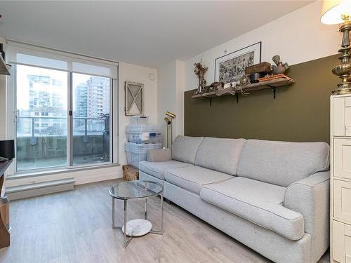 303-845 Johnson St, Victoria, BC - Indoor Photo Showing Living Room