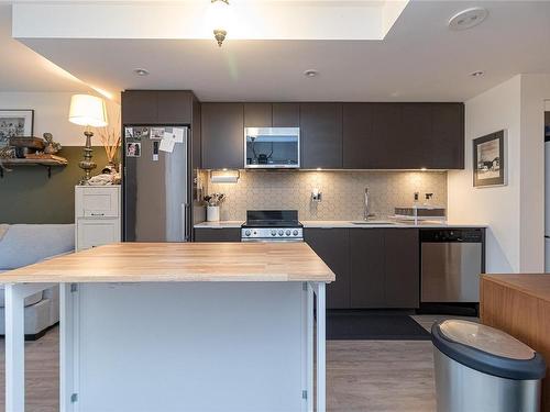 303-845 Johnson St, Victoria, BC - Indoor Photo Showing Kitchen