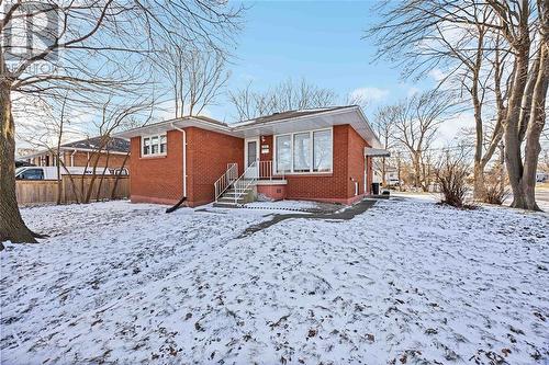 999 Hagle Street, Sarnia, ON - Outdoor