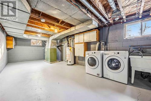 999 Hagle Street, Sarnia, ON - Indoor Photo Showing Laundry Room