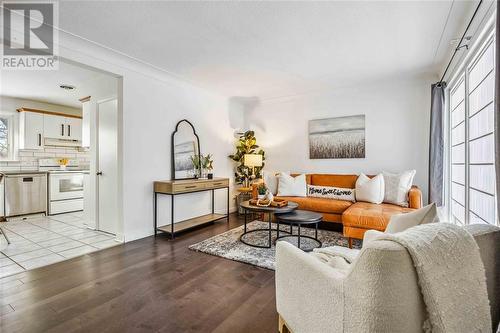 999 Hagle Street, Sarnia, ON - Indoor Photo Showing Living Room