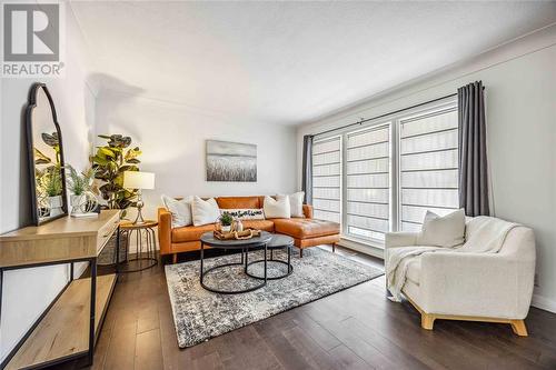 999 Hagle Street, Sarnia, ON - Indoor Photo Showing Living Room