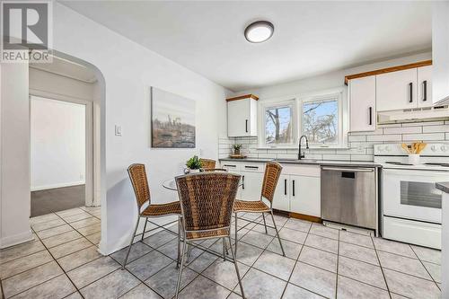 999 Hagle Street, Sarnia, ON - Indoor Photo Showing Kitchen