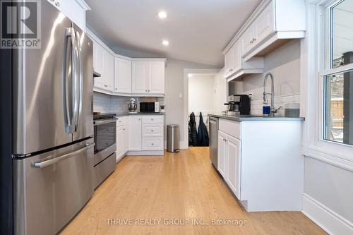 560 Grosvenor Street, London, ON - Indoor Photo Showing Kitchen With Stainless Steel Kitchen